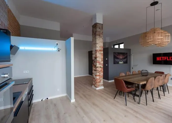 Phoenix Loft 6 High Speed Wifi Netflix