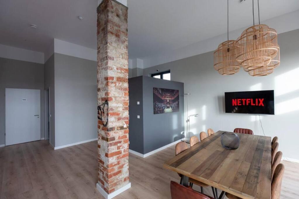 Phoenix Loft 6 High Speed Wifi Netflix Apartment